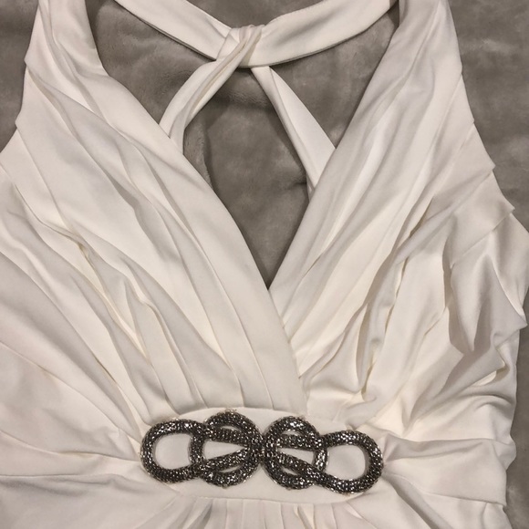 Very Cute White Fitted Dress - Picture 2 of 3